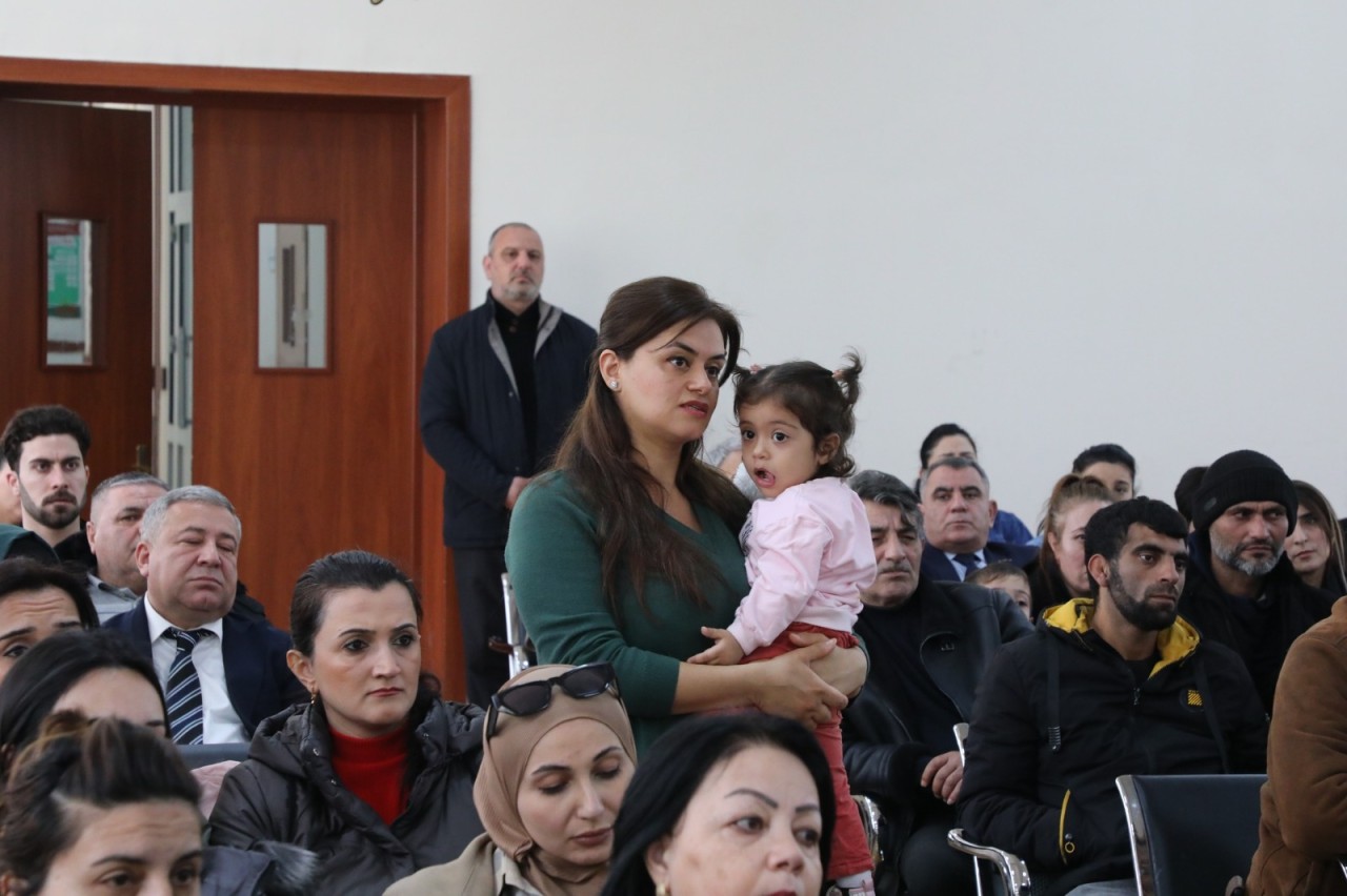 Adil Əliyev vətəndaşların müraciətlərini dinlədi - FOTOLAR